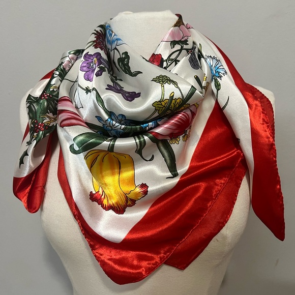 Floral print scarf - Picture 2 of 7